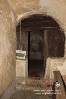 Decorazione interna con simboli cristiani